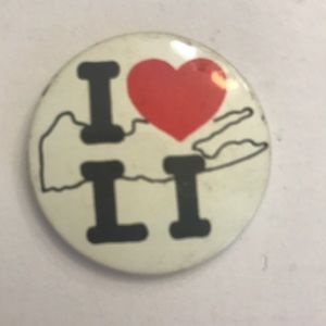 Vintage button pin - I love Long Island one dozen